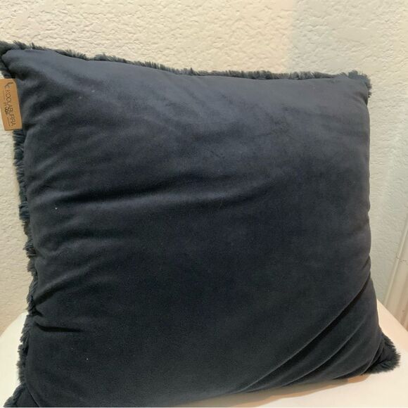 Koolaburra by UGG Bella Gray Decorative Sculpted Faux Fur Pillow 20” - Picture 3 of 6